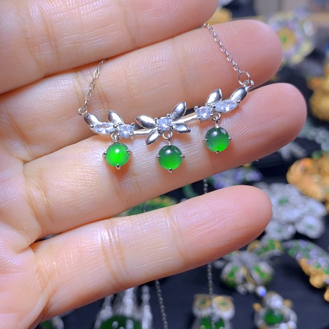 翡翠耳钉银S925镶嵌天然翡翠