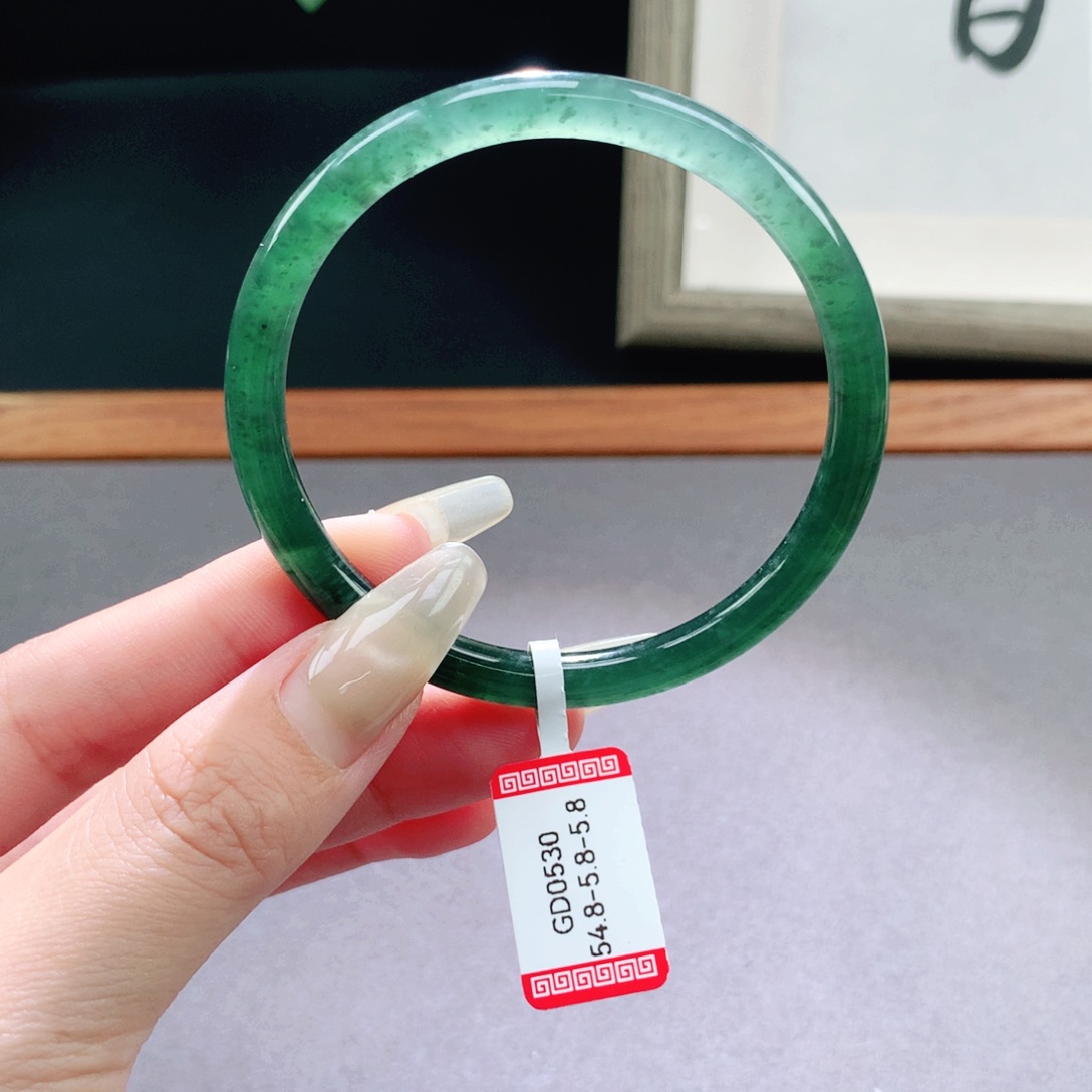 翡翠手镯未镶嵌天然翡翠手镯