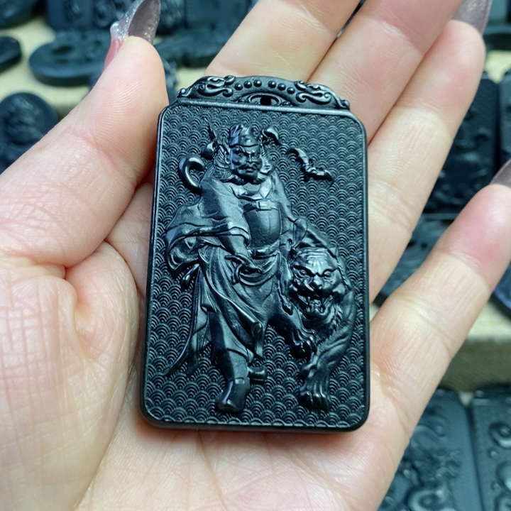 和田玉（青玉）颈饰未镶嵌双面雕刻