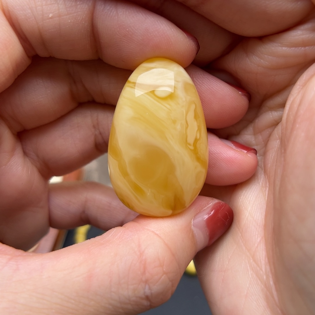 琥珀裸石未镶嵌琥珀裸石未镶嵌22