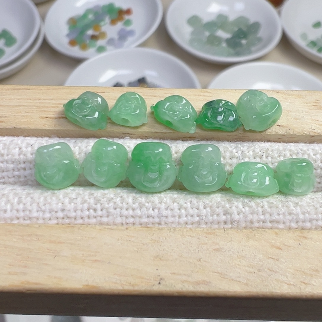 翡翠散珠绿佛头一个