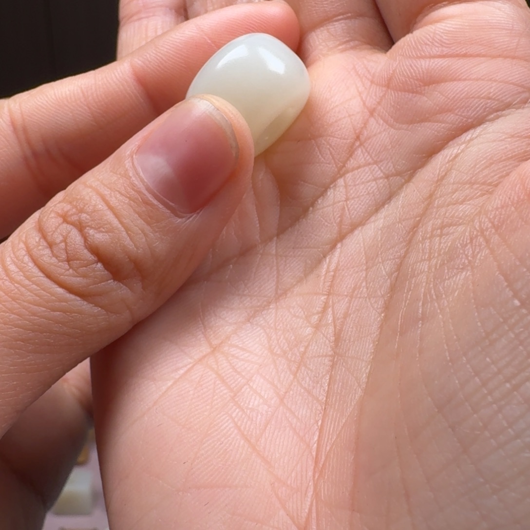 和田玉颈饰未镶嵌收***阁