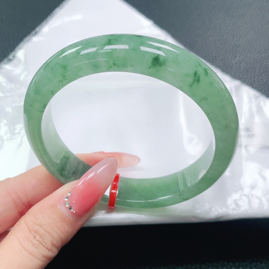 翡翠手镯未镶嵌58圈