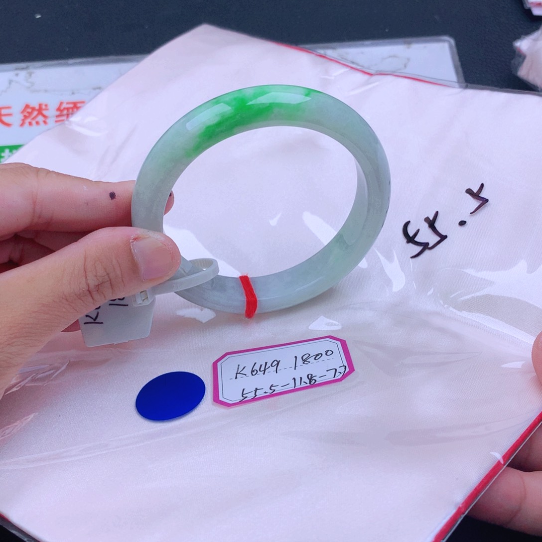 翡翠手镯未镶嵌我