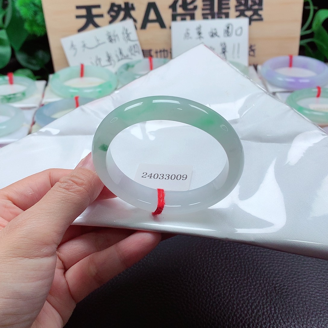 翡翠手镯（贵妃镯）未镶嵌天然A货翡翠手镯