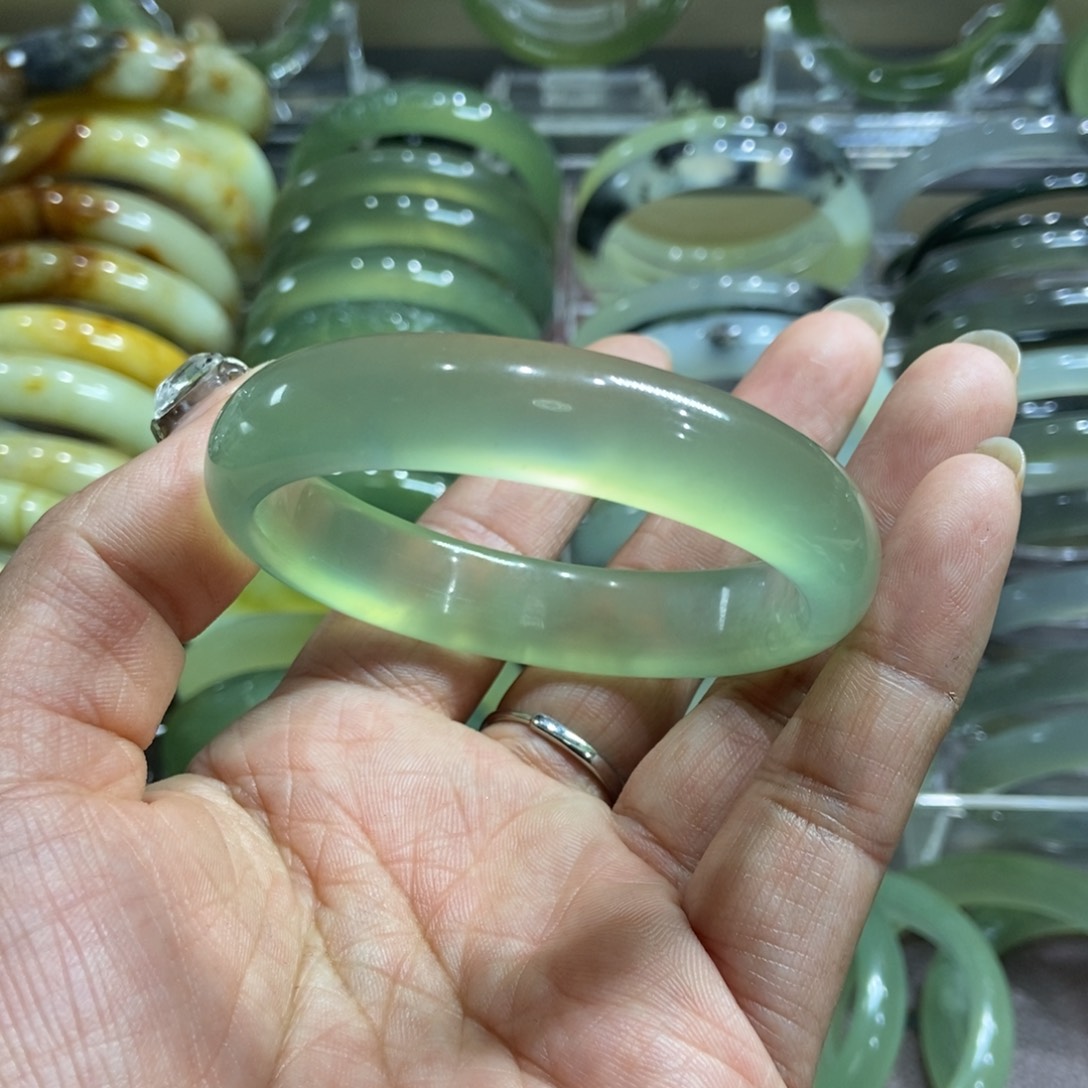 蛇纹石玉手镯未镶嵌55.5