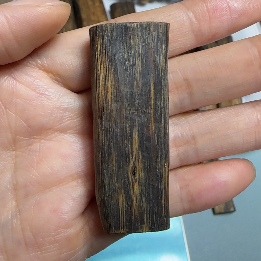 沉香碎屑沉香海南莺歌绿棋素牌5.6克