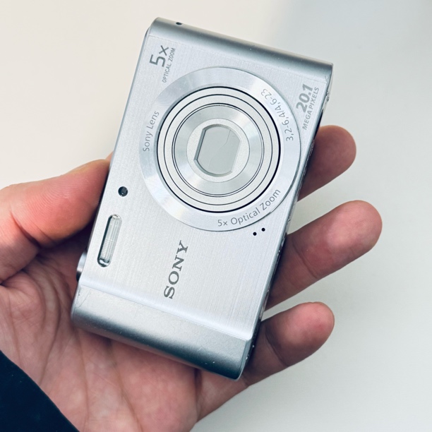 95新 Sony/索尼 w800特价2000w像素5倍光变冷白高清