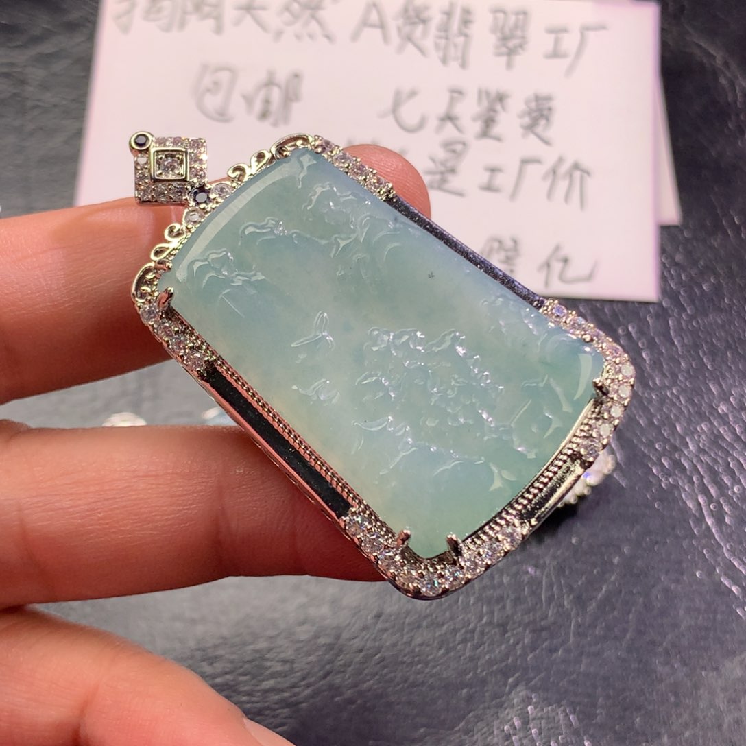 翡翠未镶嵌颈饰山水