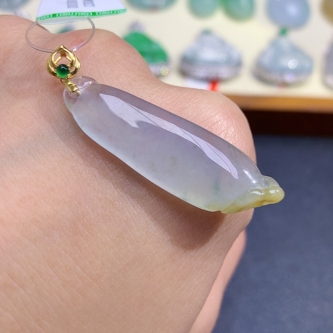 翡翠颈饰18K金镶嵌福瓜