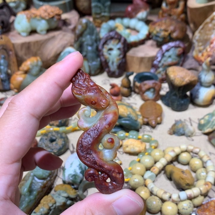 岫岩河磨玉（透闪石质玉）挂件未镶嵌冬**人