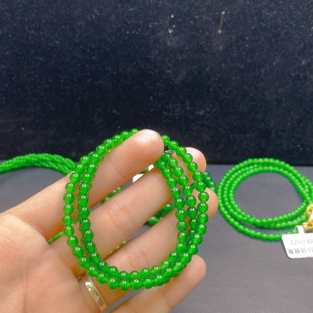 翡翠未镶嵌项链          