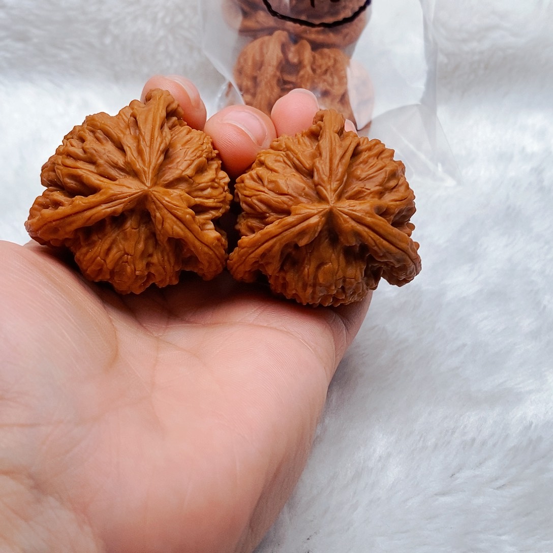 穿***歌吊坠文玩核桃三棱