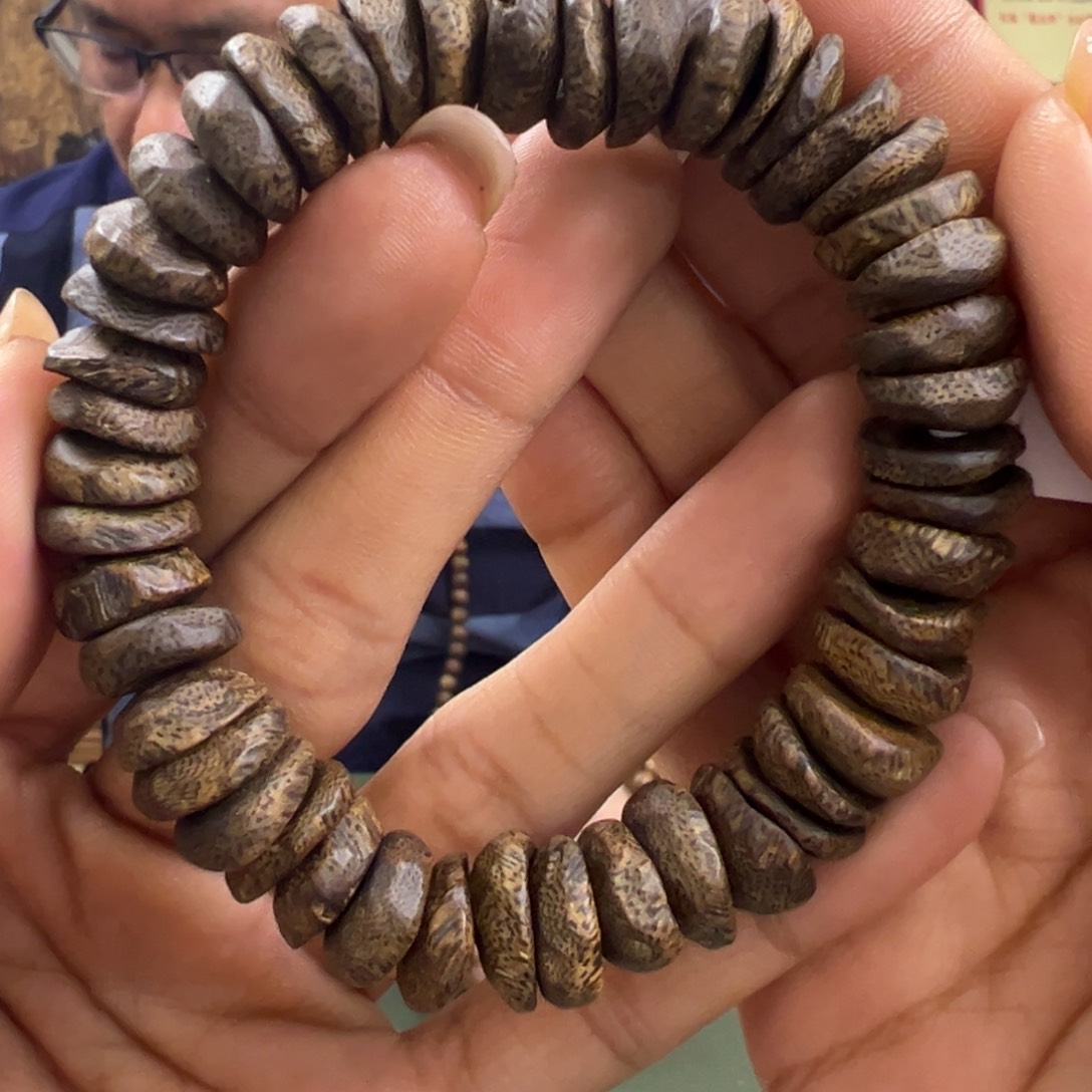 沉香手串海南流油王沉水包壳卡1.2/18g+