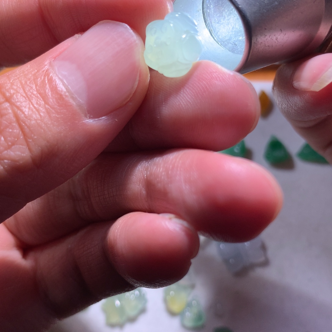 翡翠未镶嵌颈饰莲花珠