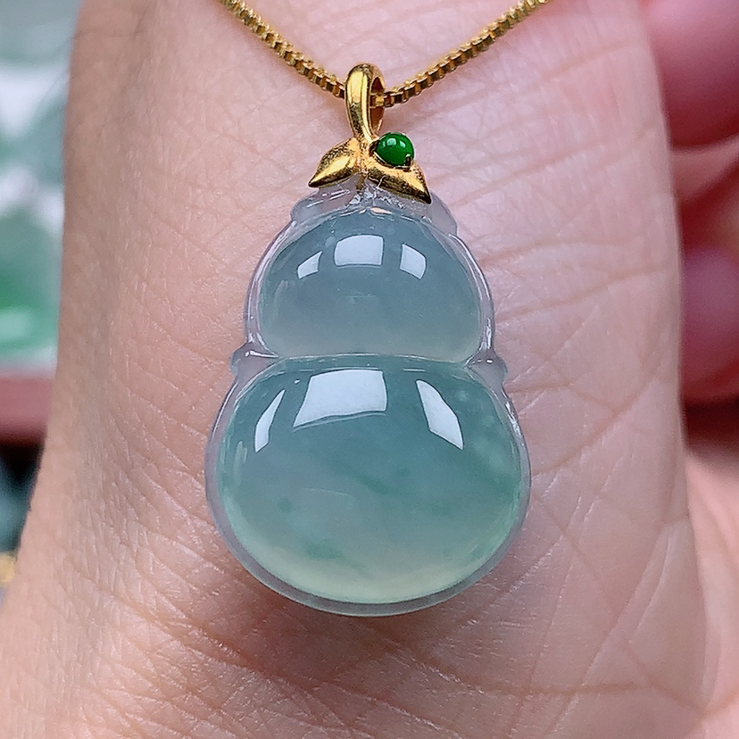 百千翡翠-18k金镶嵌冰种飘花葫芦吊坠（尺寸23.6*15.6*6.3）