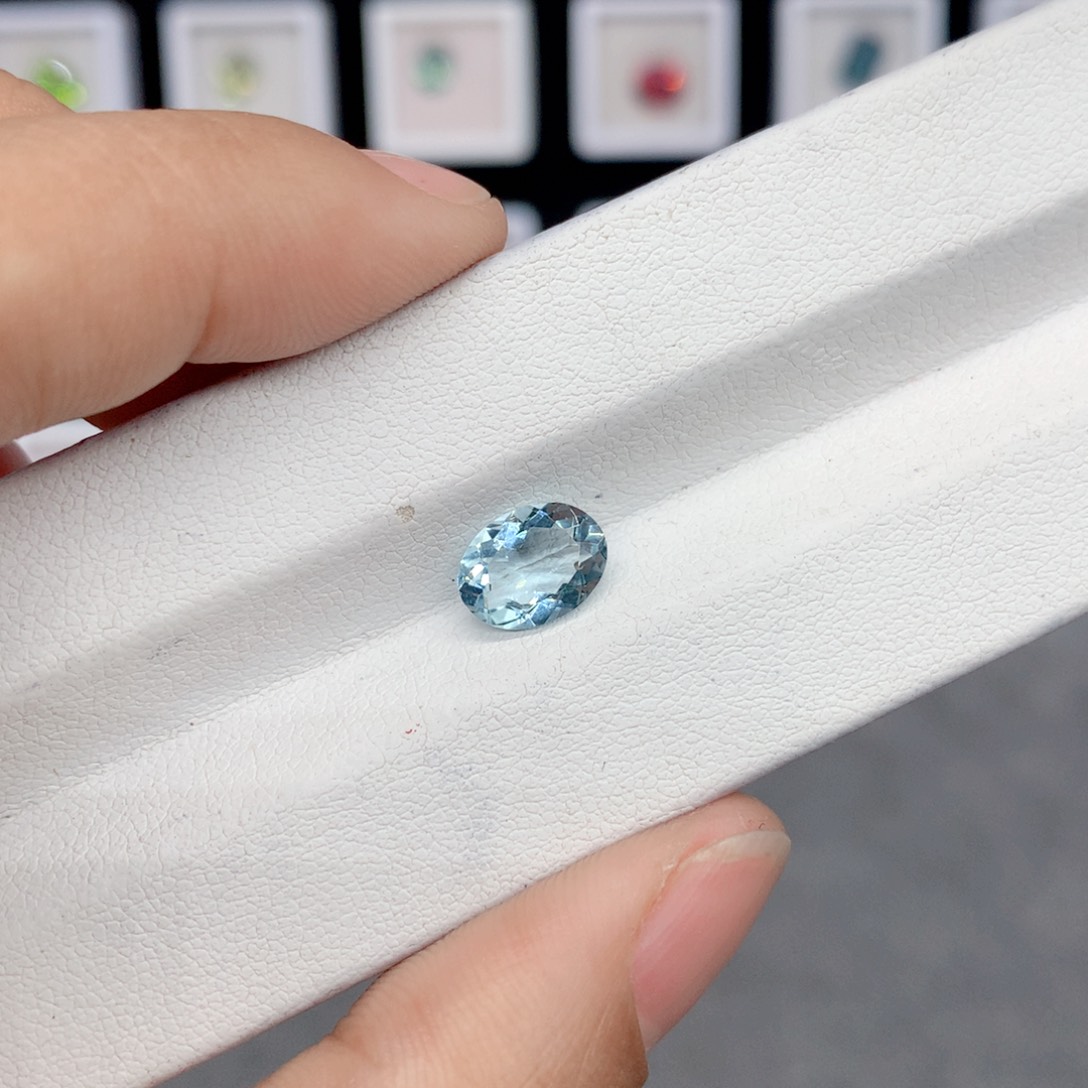 海蓝宝石裸石未镶嵌7*9mm