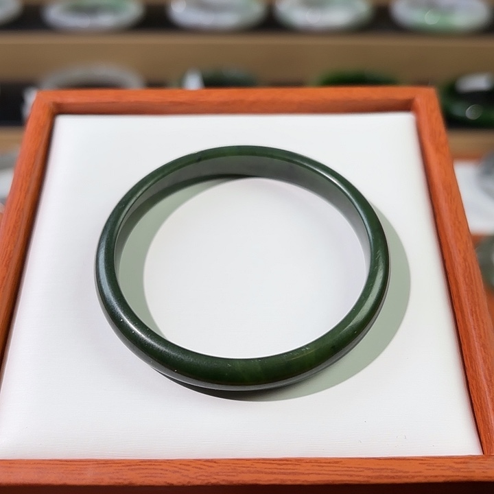 和田玉（糖玉）未镶嵌手镯