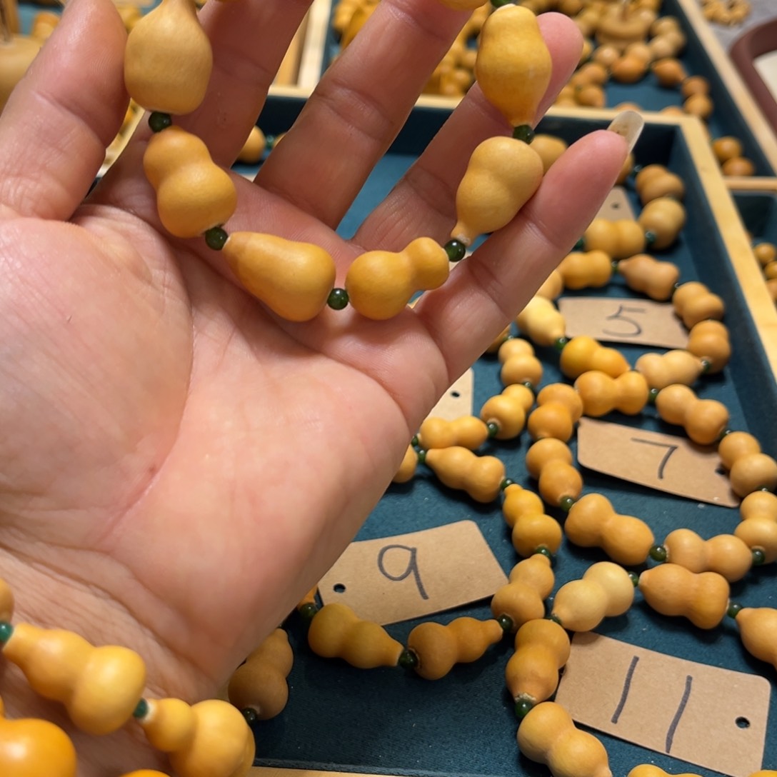 ?****易捷花叶多宝手串