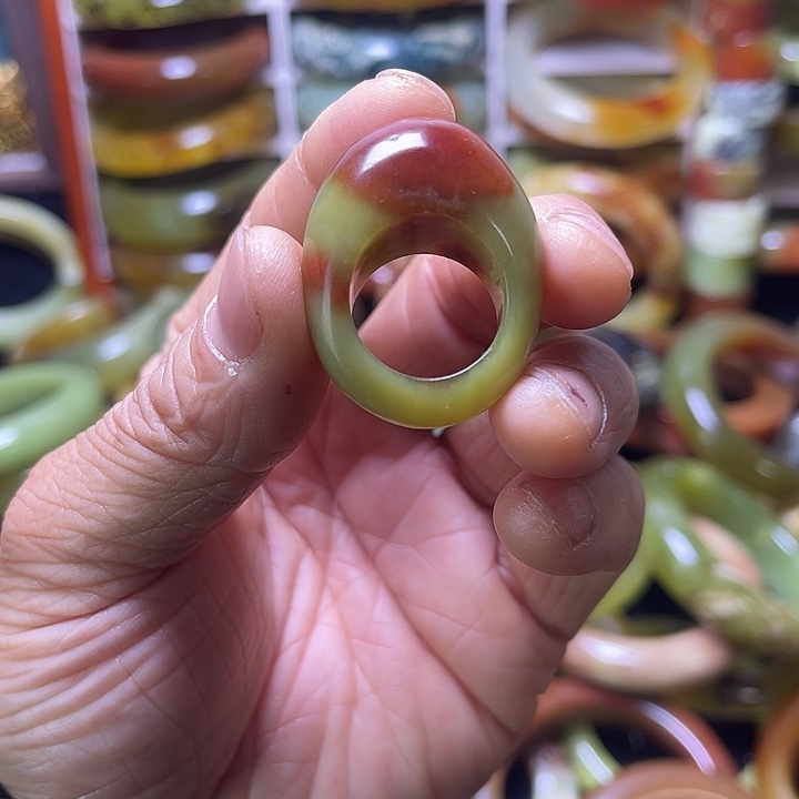 青***。蛇纹石玉合金手镯