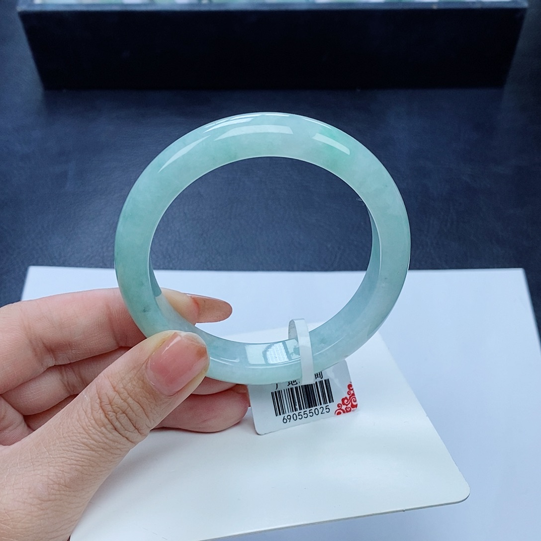 翡翠手镯未镶嵌55.8圈口