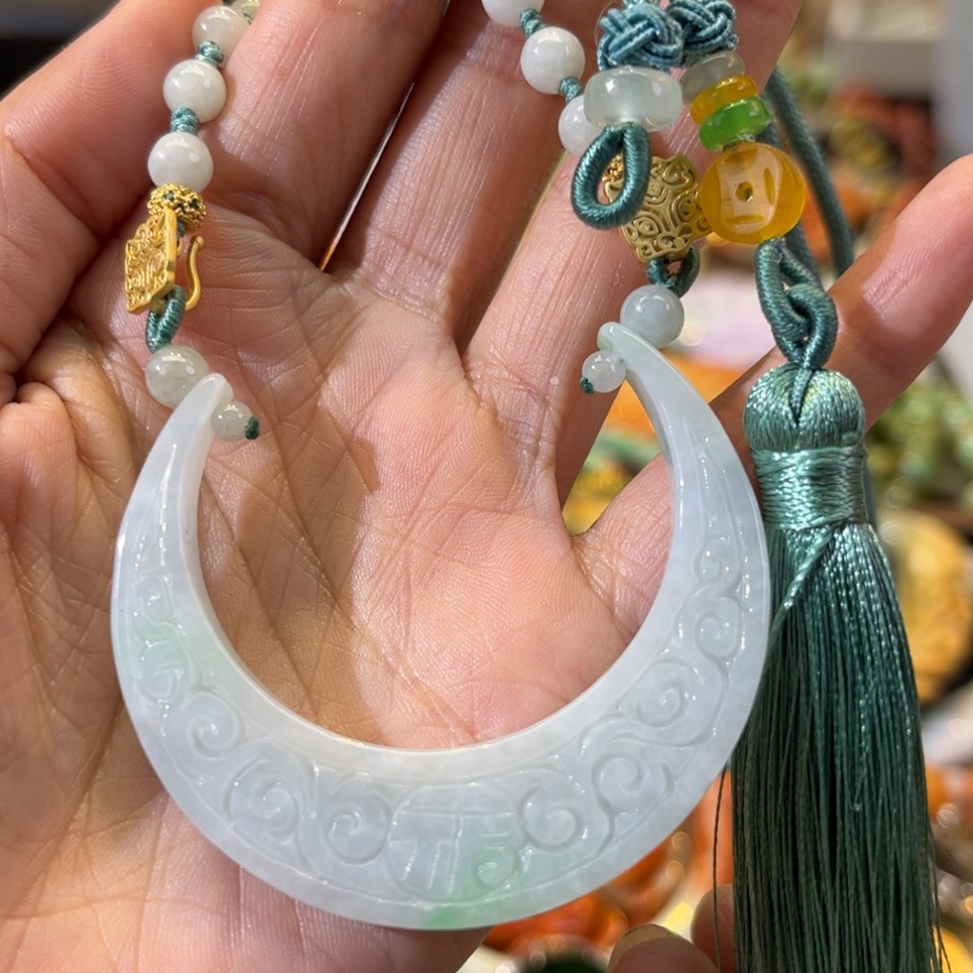 翡翠颈饰未镶嵌待编款