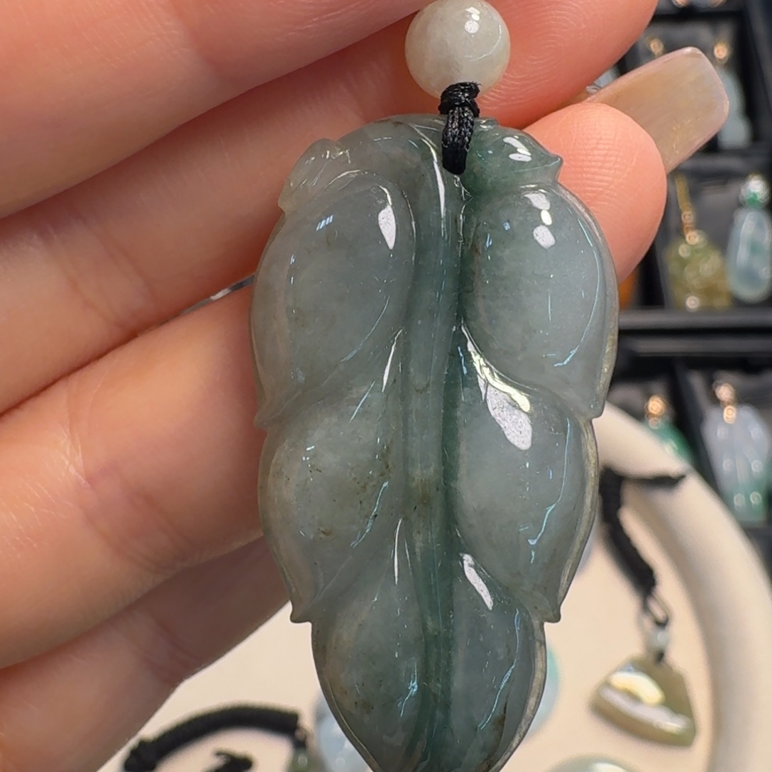 翡翠未镶嵌颈饰叶子