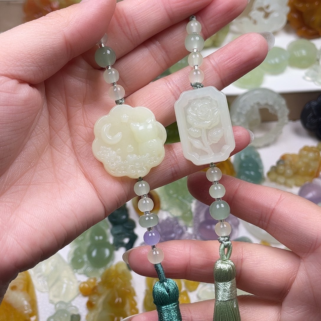 蛇纹石玉未镶嵌颈饰