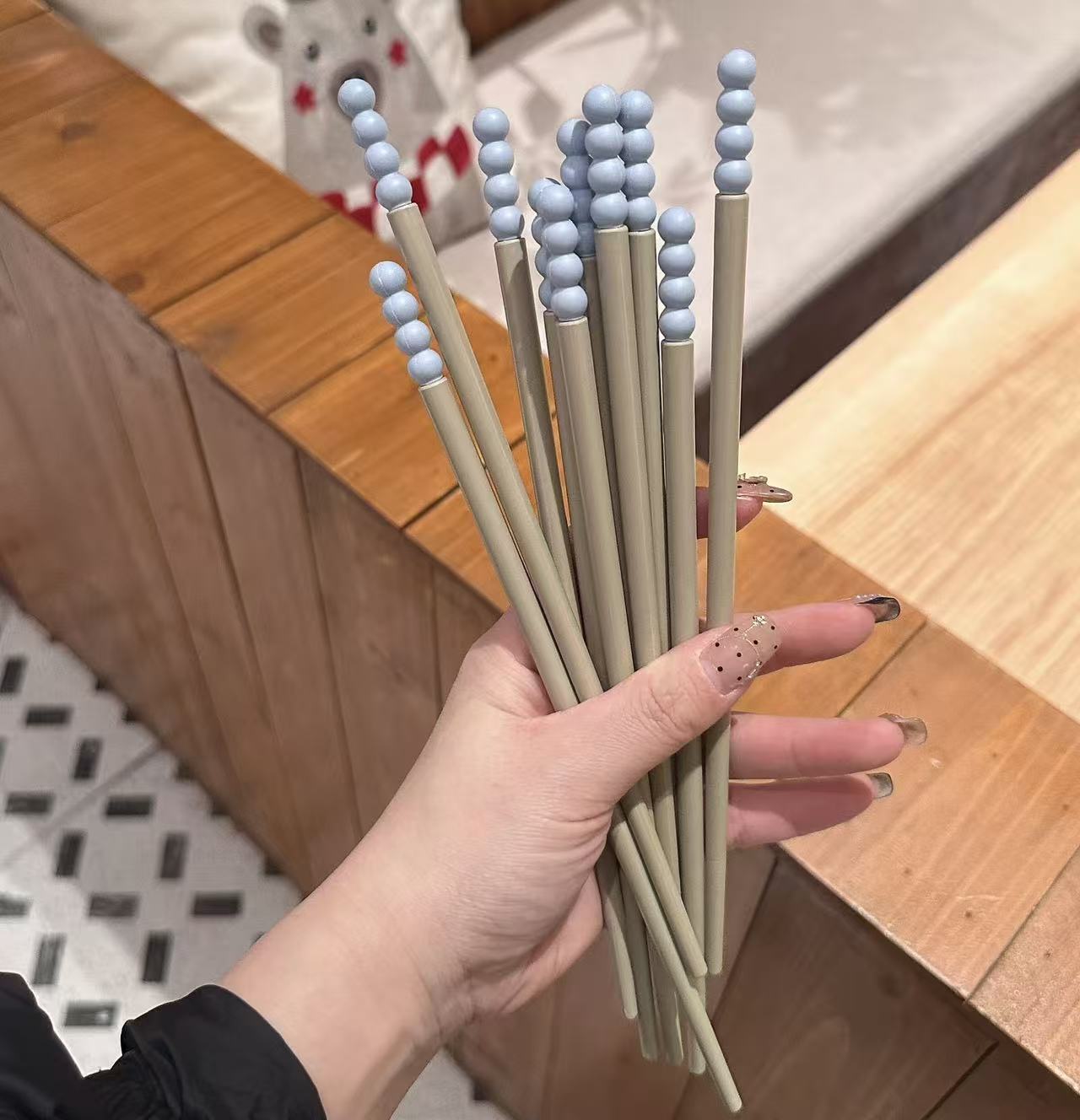 简约风家用糖豆筷子创意筷子抗菌防霉防滑筷合金材质筷子