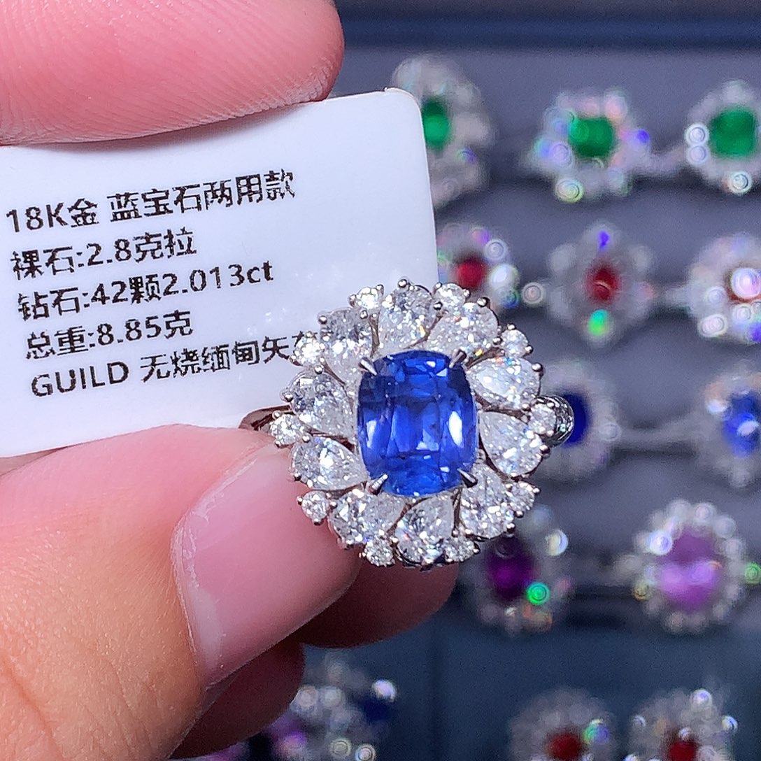 18K金镶嵌蓝宝石戒指