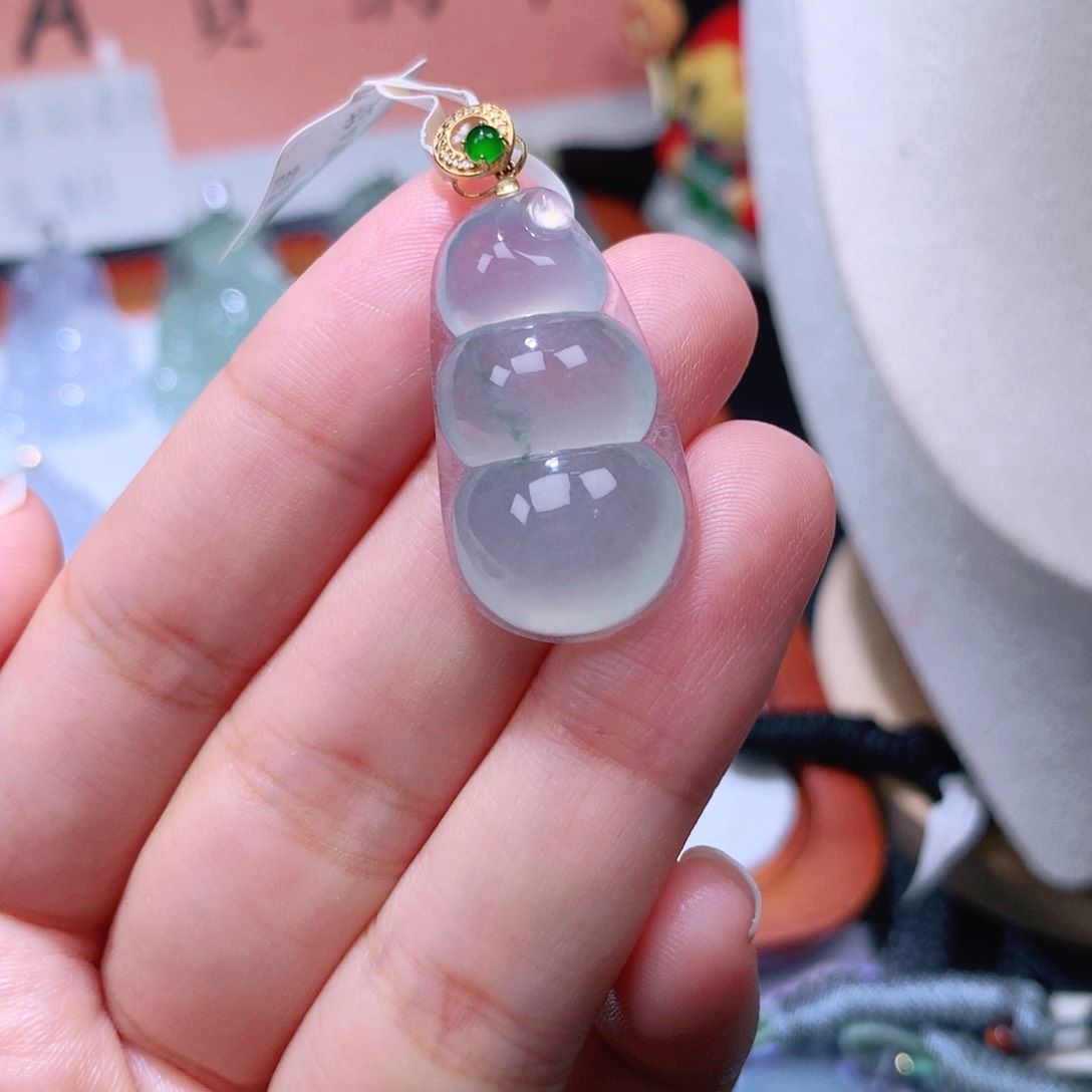 颈饰18K金镶嵌翡翠福豆