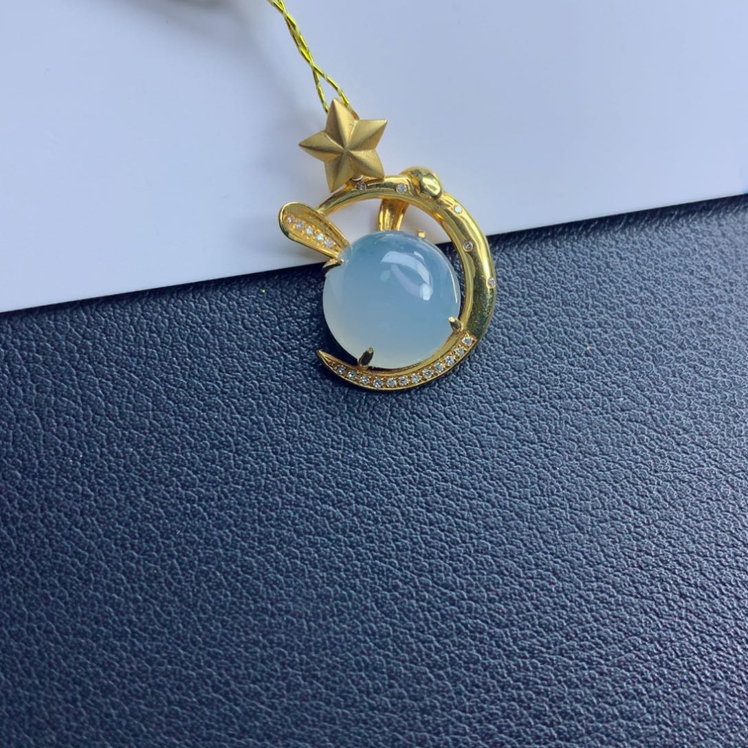 翡翠颈饰未镶嵌旦面