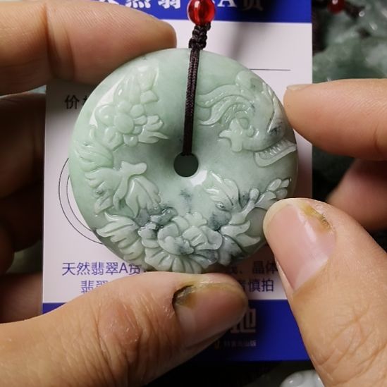 翡翠未镶嵌颈饰挂件