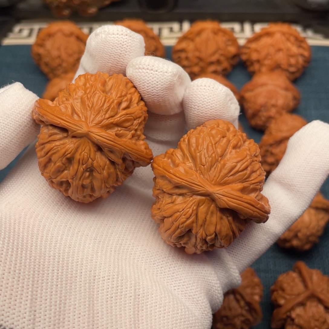 把件文玩核桃40红皮老树球白