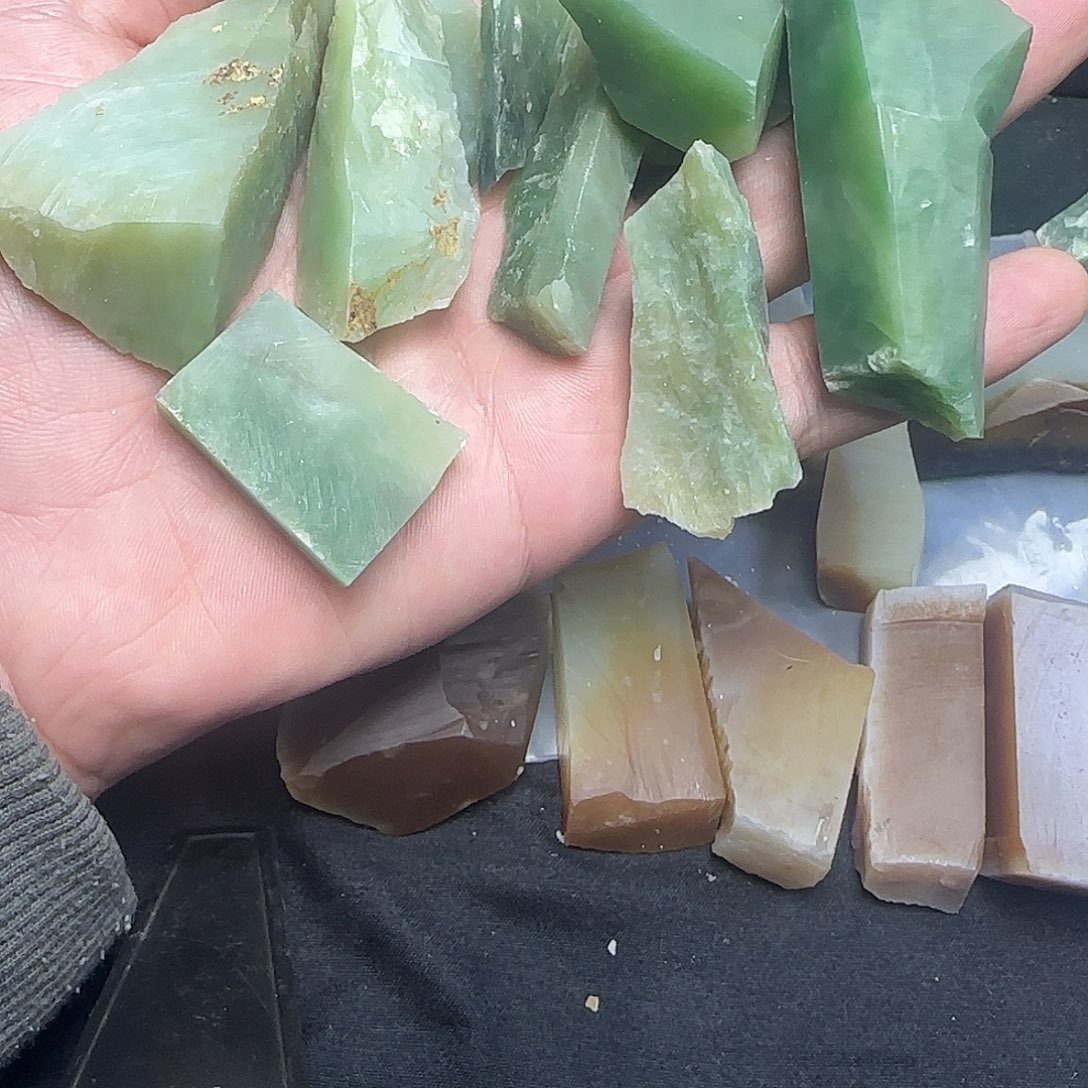 和田玉未镶嵌珠宝奇石