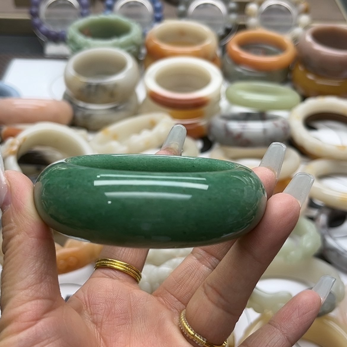 【闪购商品】石英质玉手镯未镶嵌诗*纯天然佘太翠绿福利