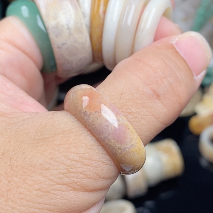 湛***蓝未镶嵌手镯（圆镯）硅化玉