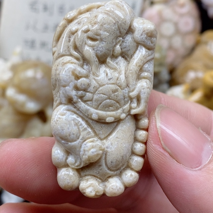 颈饰未镶嵌硅化珊瑚（珊瑚玉）小