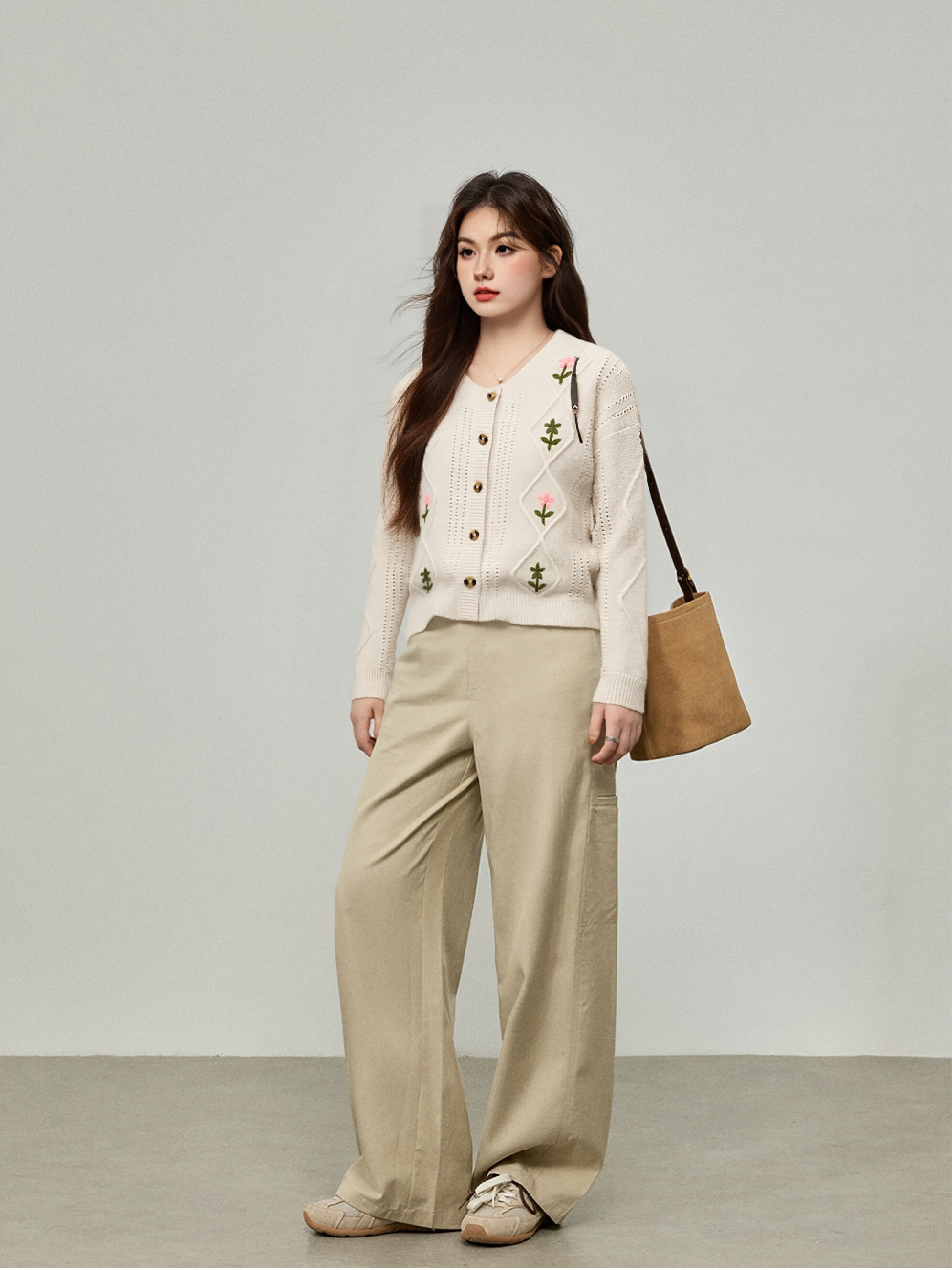 大码女装设计感镂空宽松外套女2025冬胖mm刺绣小花针织开衫