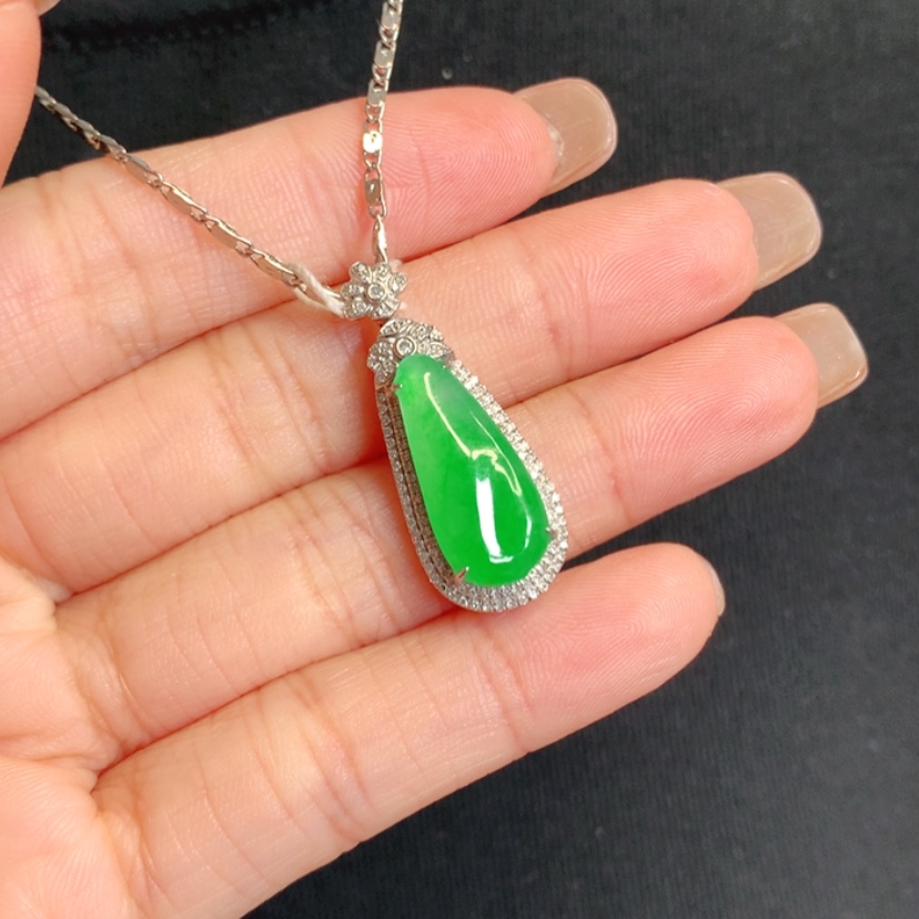 【闪购商品】颈饰18K金镶嵌翡翠特色戒面