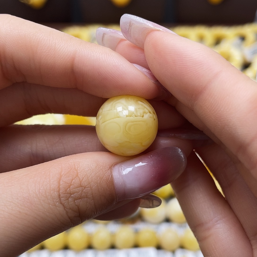 蜜蜡裸石未镶嵌沁色圆珠16.6mm