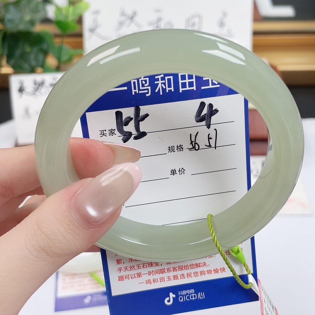 L***和田玉未镶嵌手镯