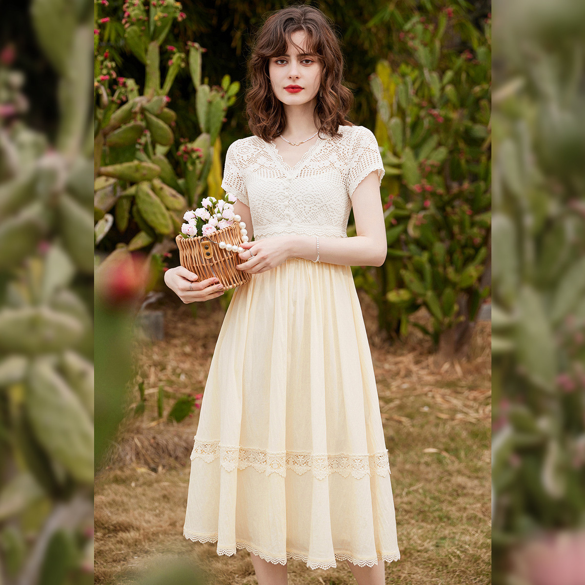 白鹿语【花边大裙摆】夏季优雅通勤拼接镂空V领女式连衣裙WYU11108