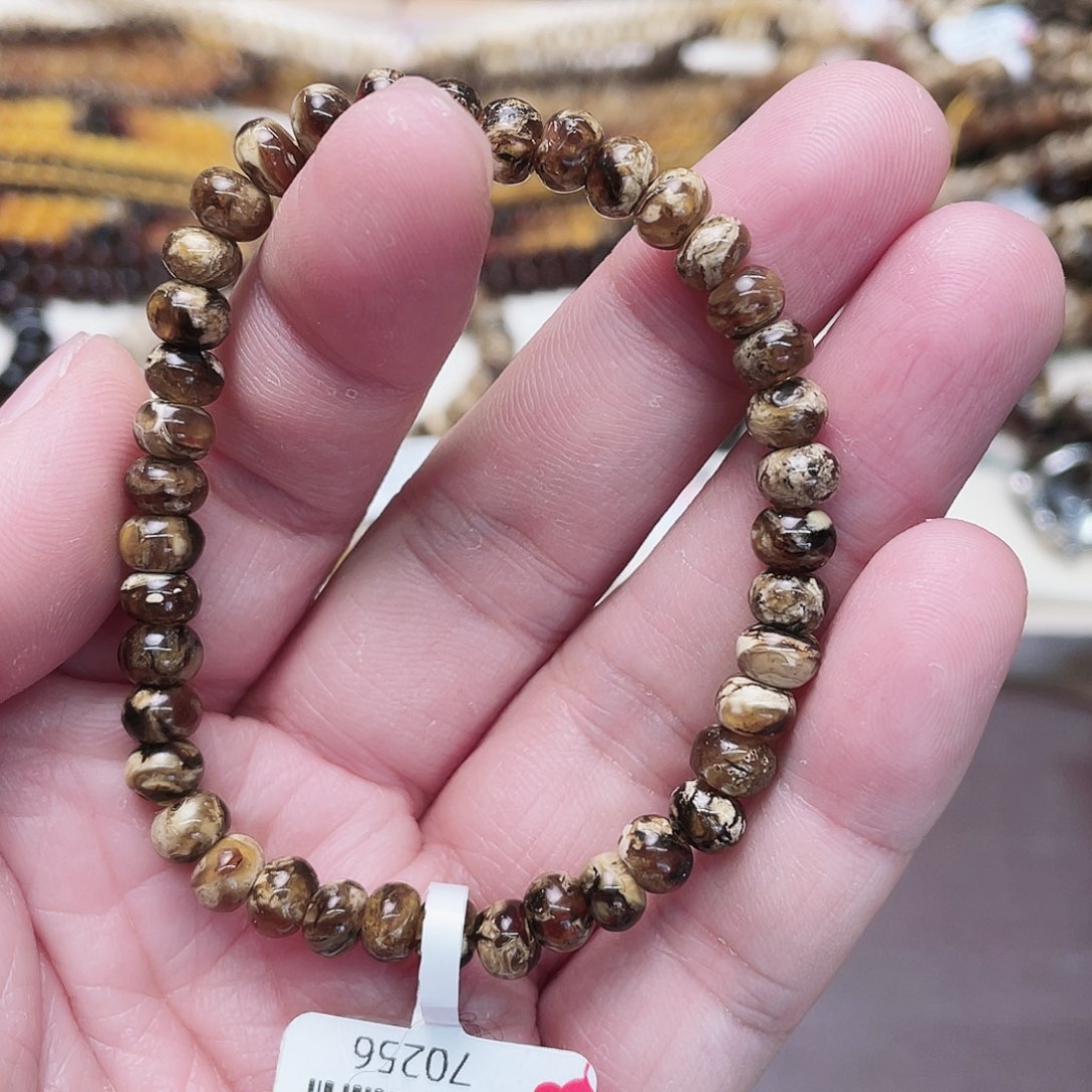 未镶嵌琥珀裸石六