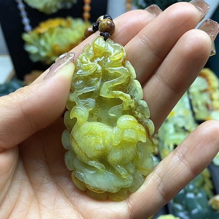 蛇纹石玉挂件未镶嵌