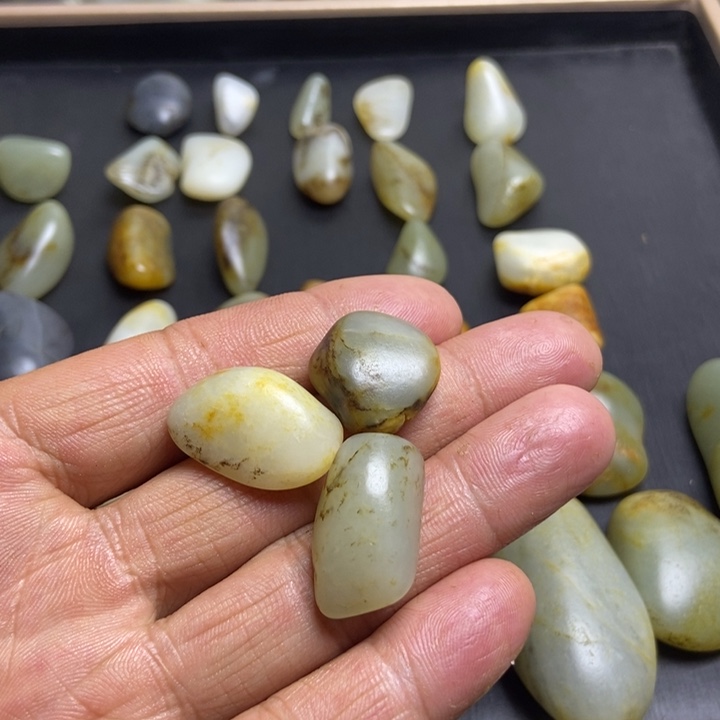 魅***力和田玉（糖玉）未镶嵌珠宝奇石