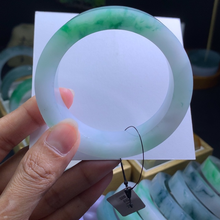 定制翡翠未镶嵌飘绿花