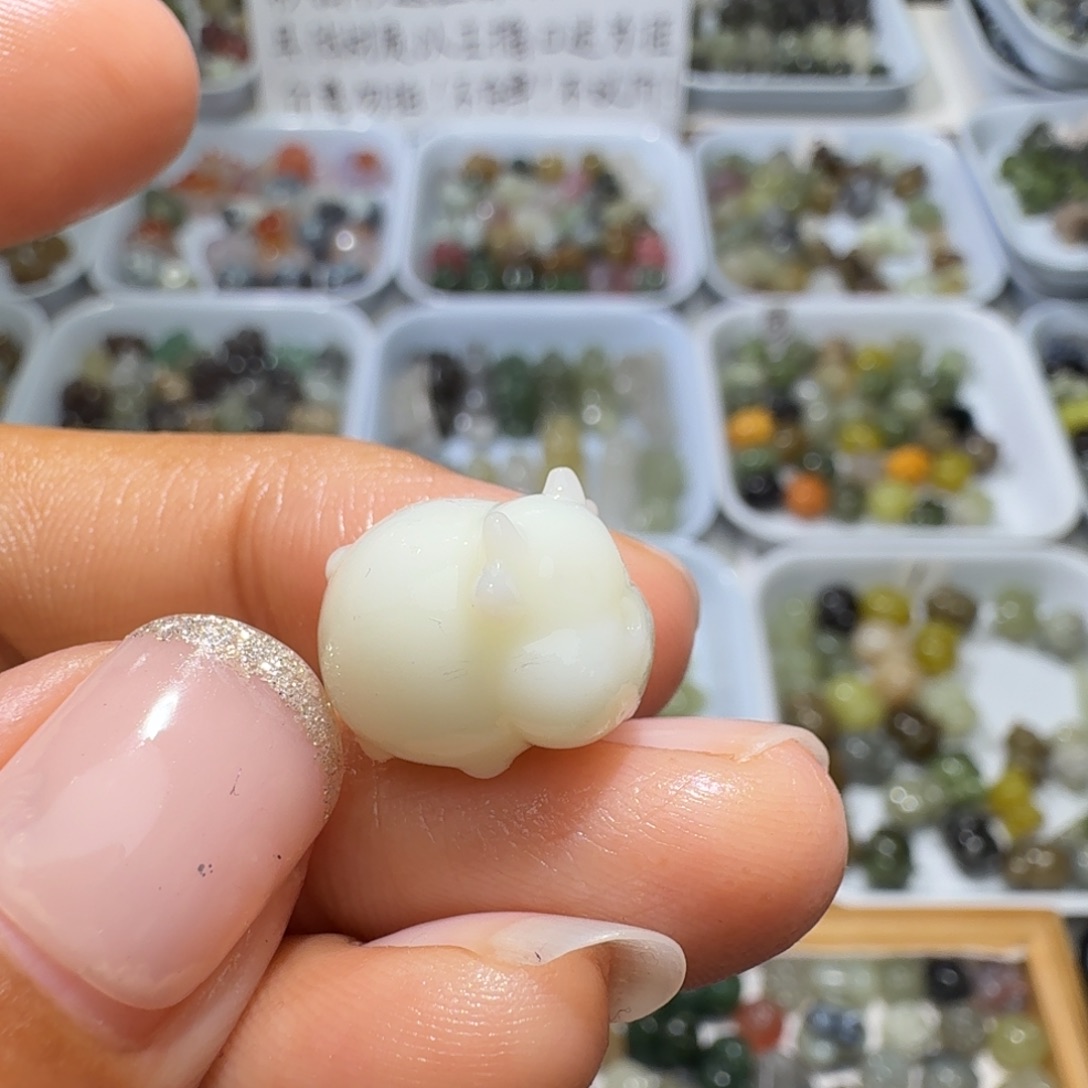 和田玉未镶嵌珠宝奇石