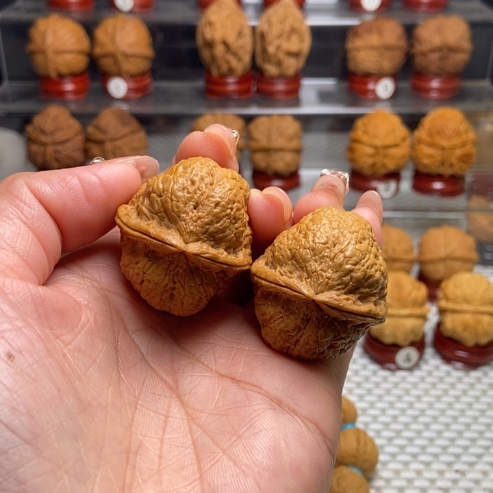 桃核把件8呱呱来财