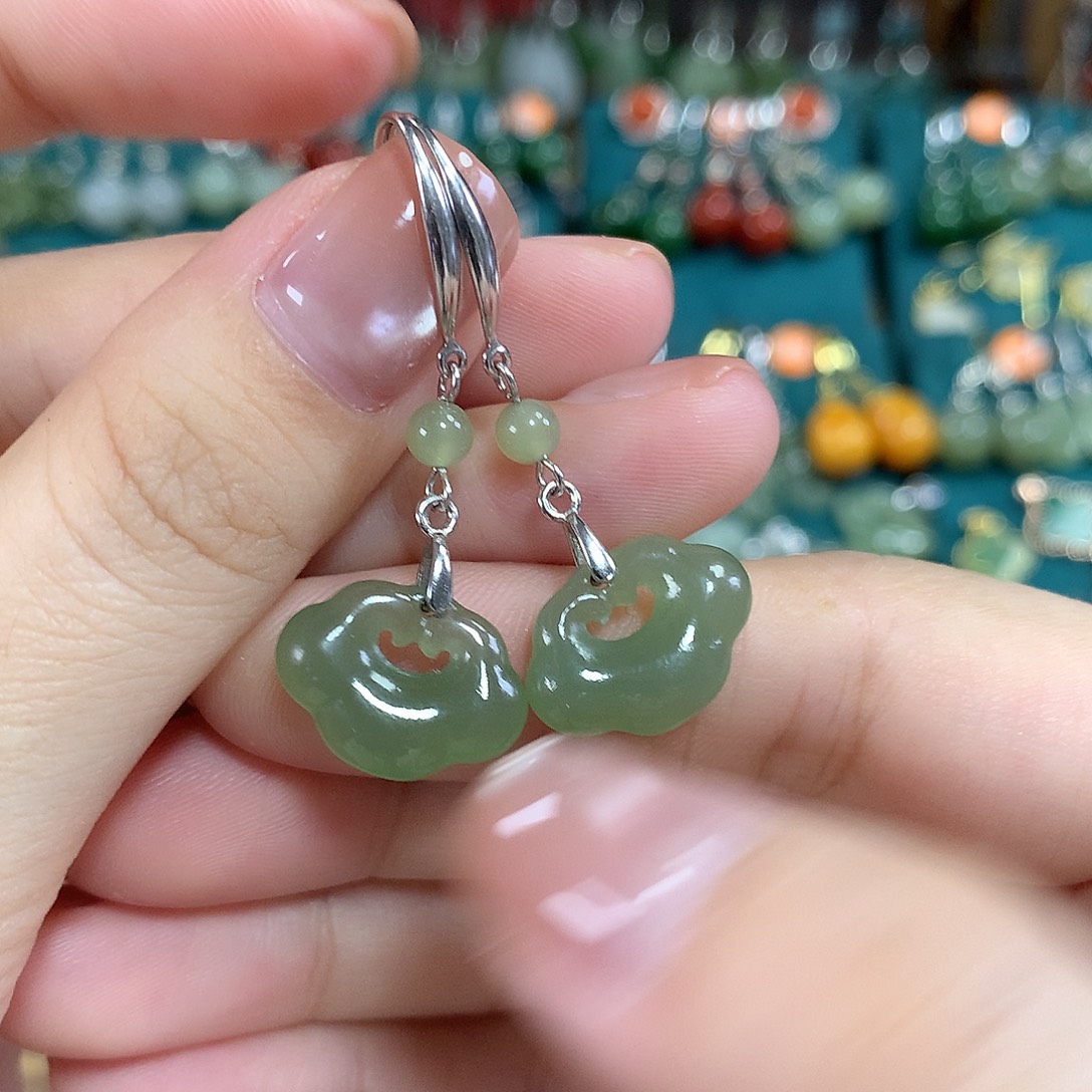 和田玉银S925镶嵌耳饰如意卡16左右